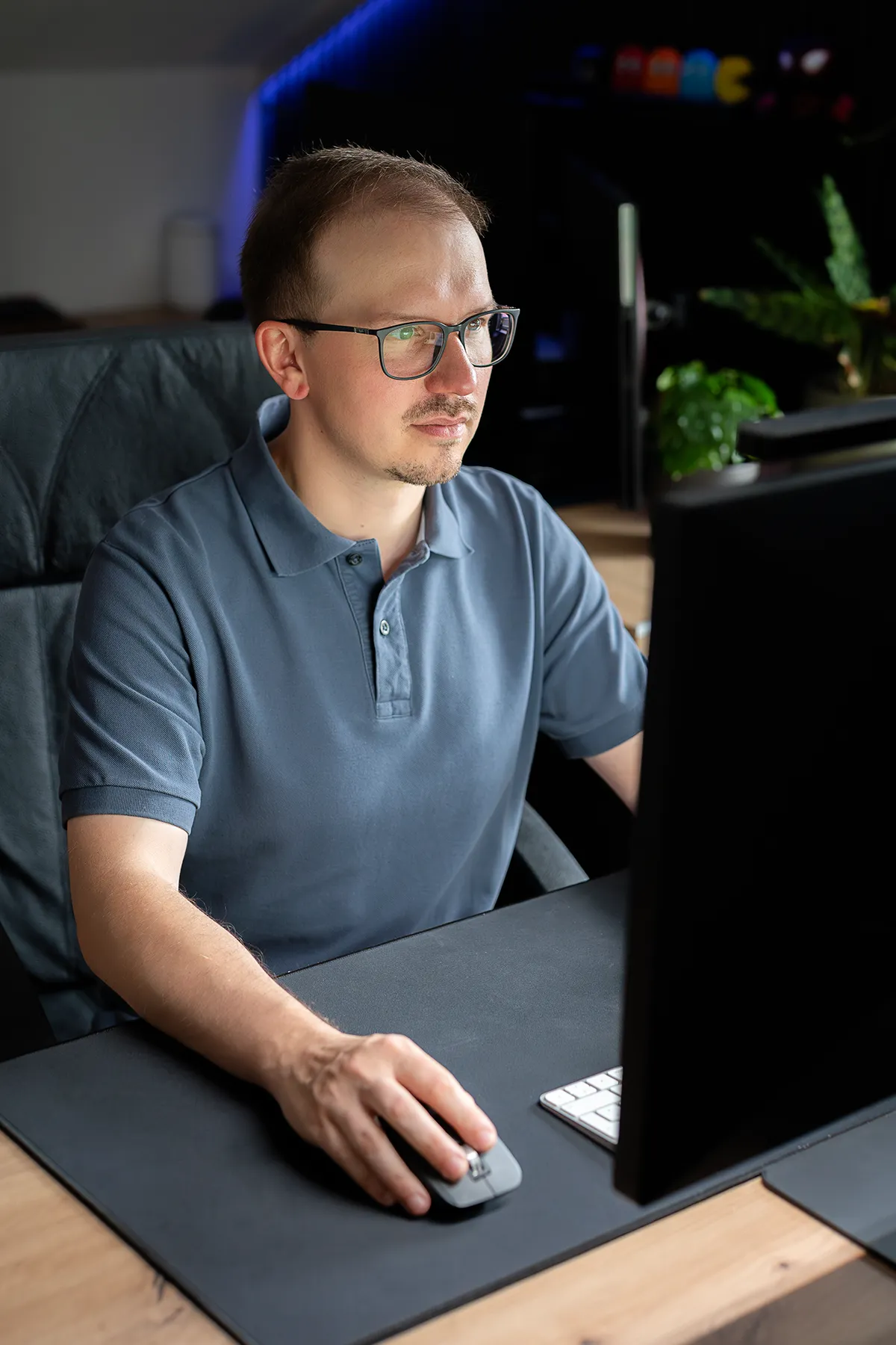 David Schneider an seinem Arbeitsplatz in Sibbesse